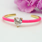 CHERIE FLUO - BRACCIALE RIGIDO SMALTATO CON CUBIC ZIRCONIA A FORMA DI CUORE
