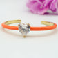 CHERIE FLUO - BRACCIALE RIGIDO SMALTATO CON CUBIC ZIRCONIA A FORMA DI CUORE