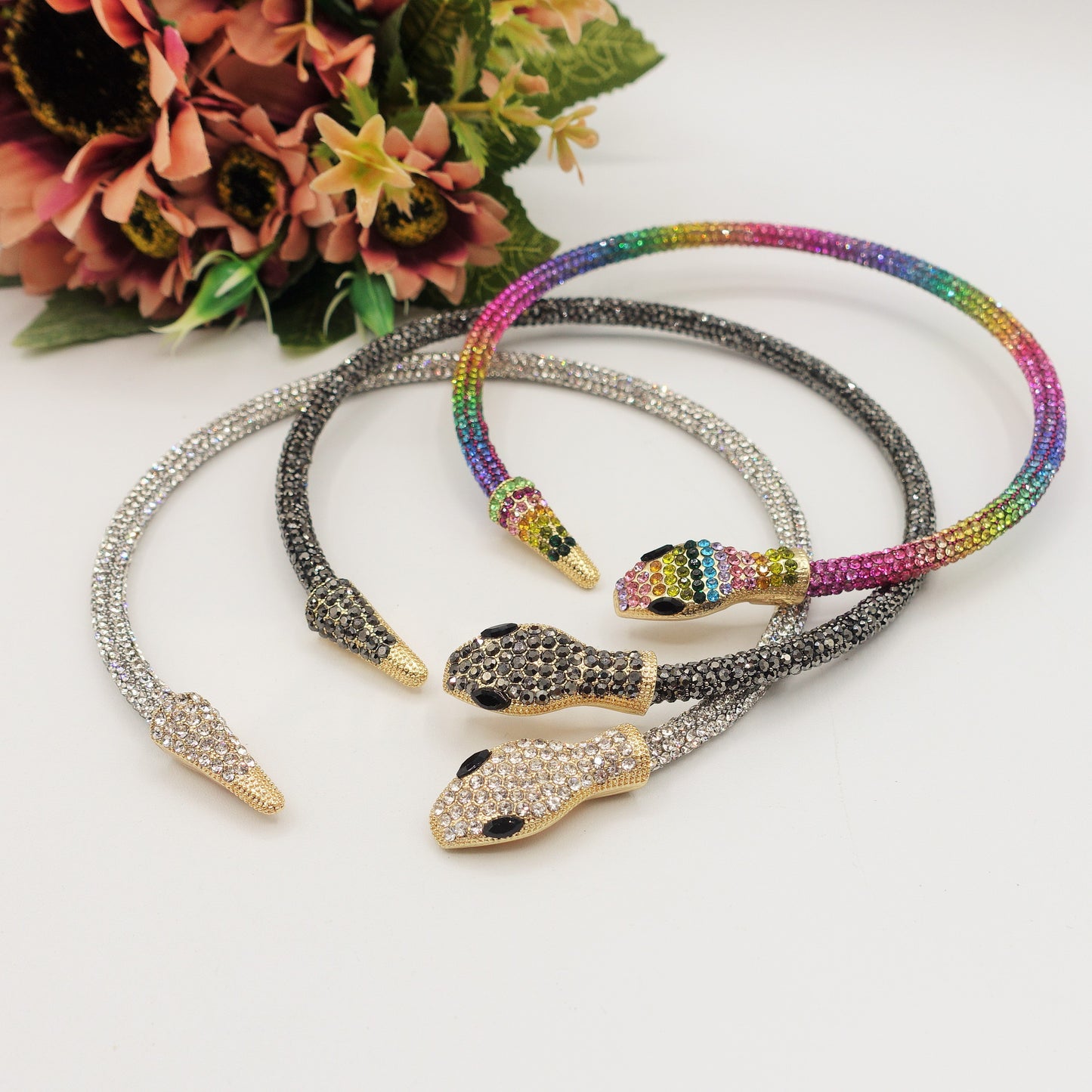 KAA CHOKER ~ Girocollo snodato a serpente con cubic zirconia