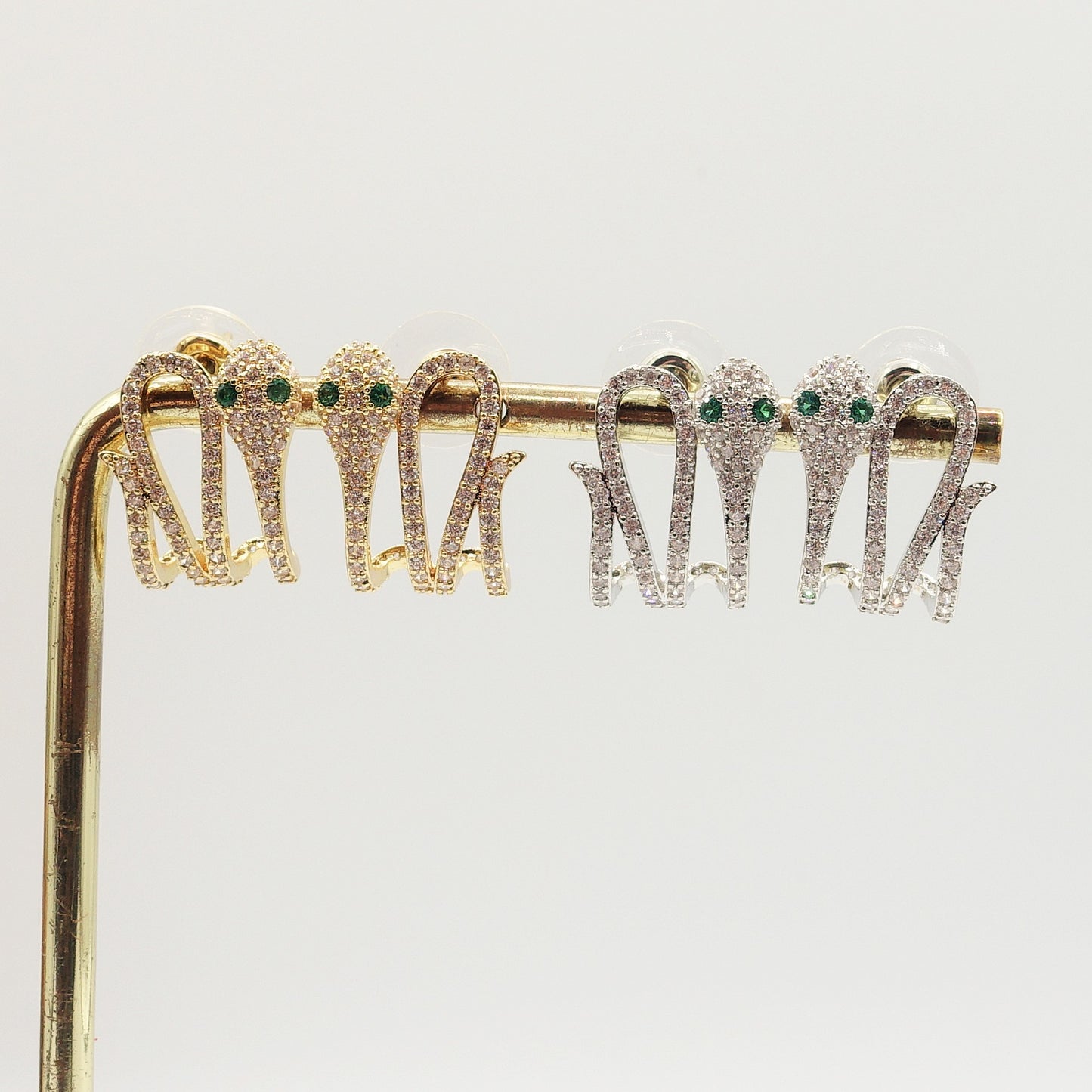 BETTY ~ orecchini bottone a serpente con cubic zirconia