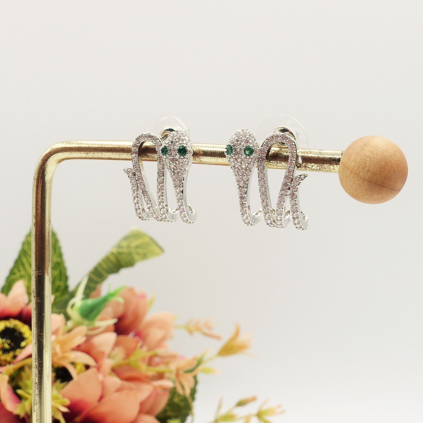 BETTY ~ orecchini bottone a serpente con cubic zirconia