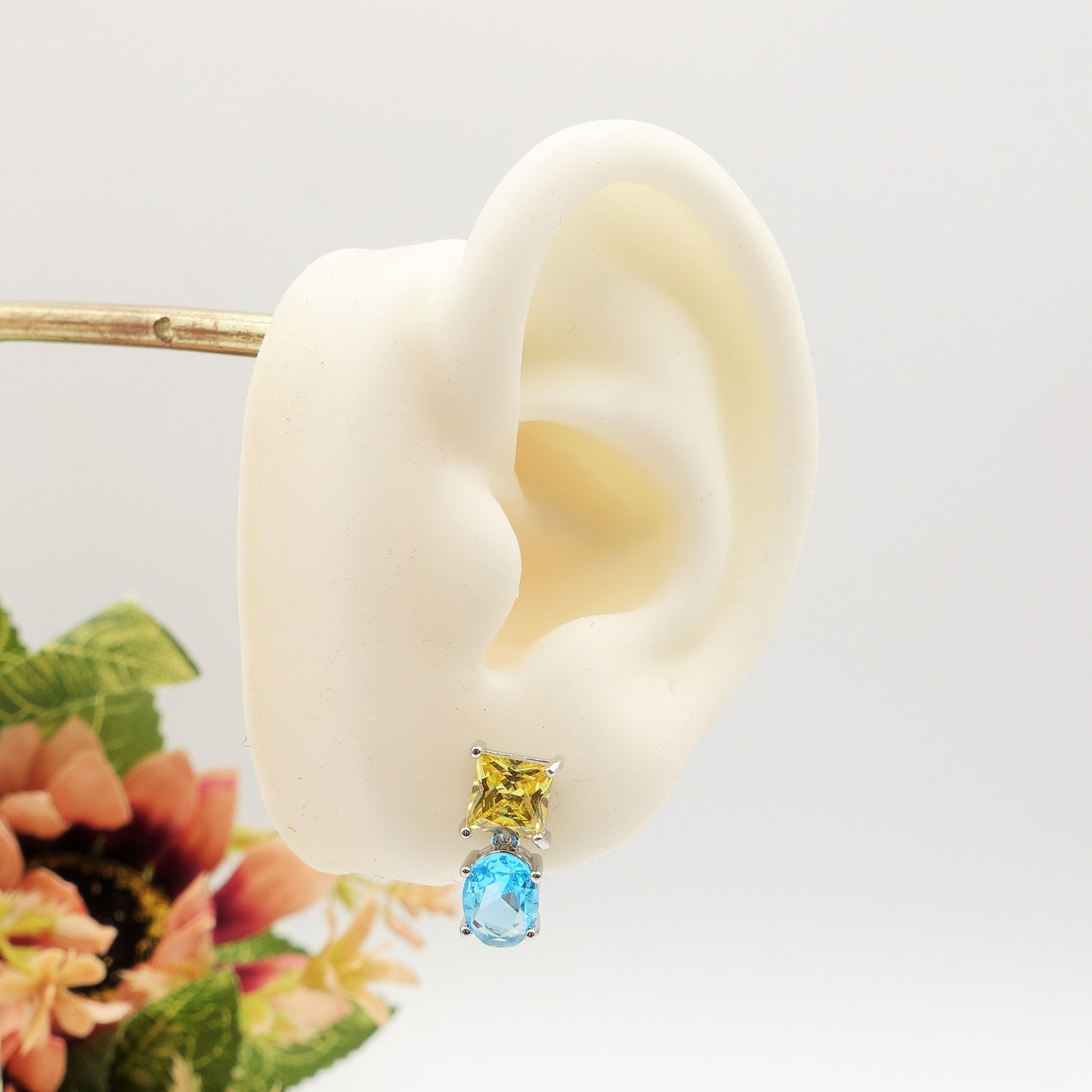 CHARIS tiny - Orecchini bottone con Cubic Zirconia RAINBOW