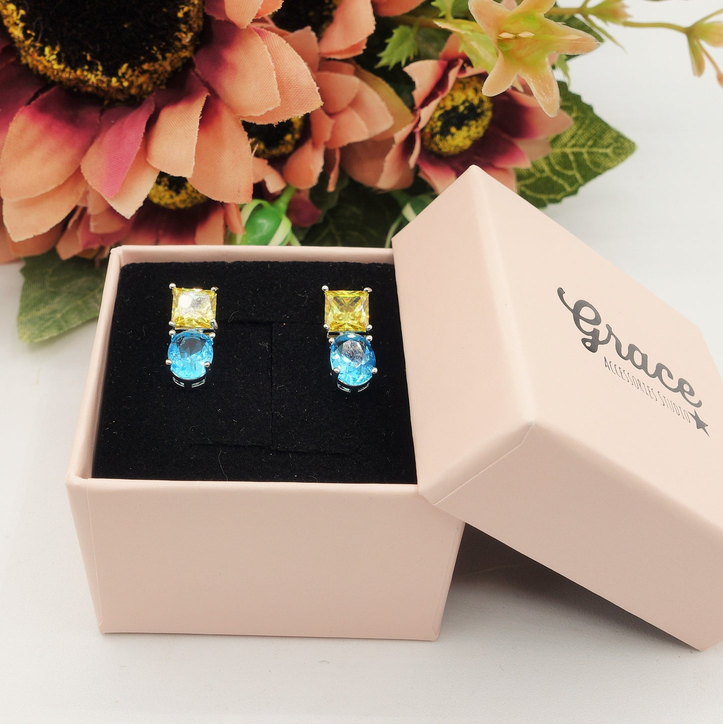 CHARIS tiny - Orecchini bottone con Cubic Zirconia RAINBOW