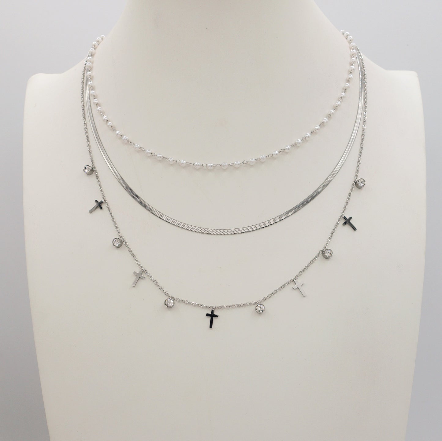 KAIA ~ 3 in 1 Collana in ACCIAIO INOSSIDABILE tripla con perle e crocine