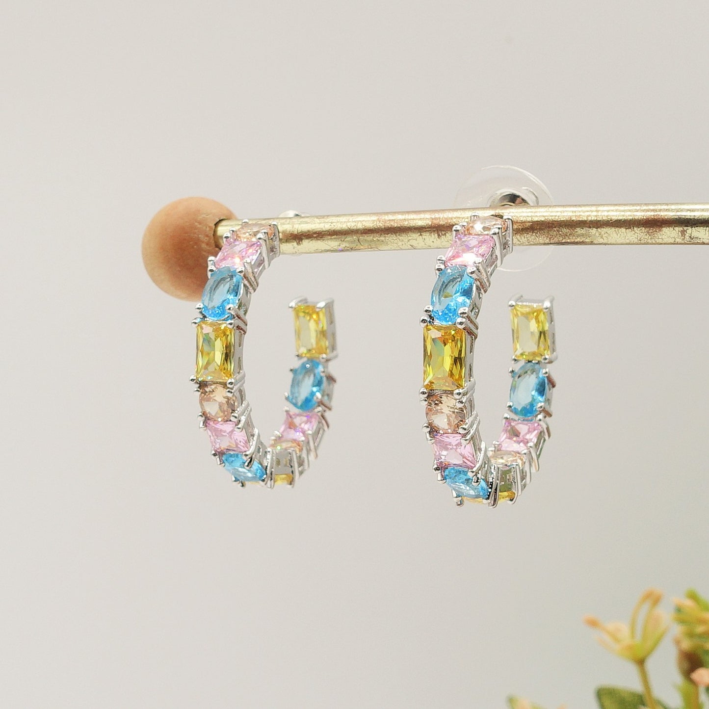 CHARIS hoops - Orecchini a cerchio con Cubic Zirconia RAINBOW