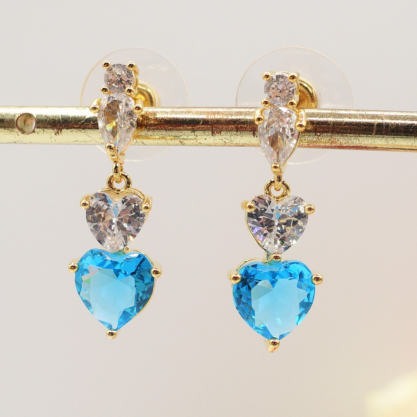 CHERIE - tiny - Orecchini pendenti in cubic zirconia a forma di cuore