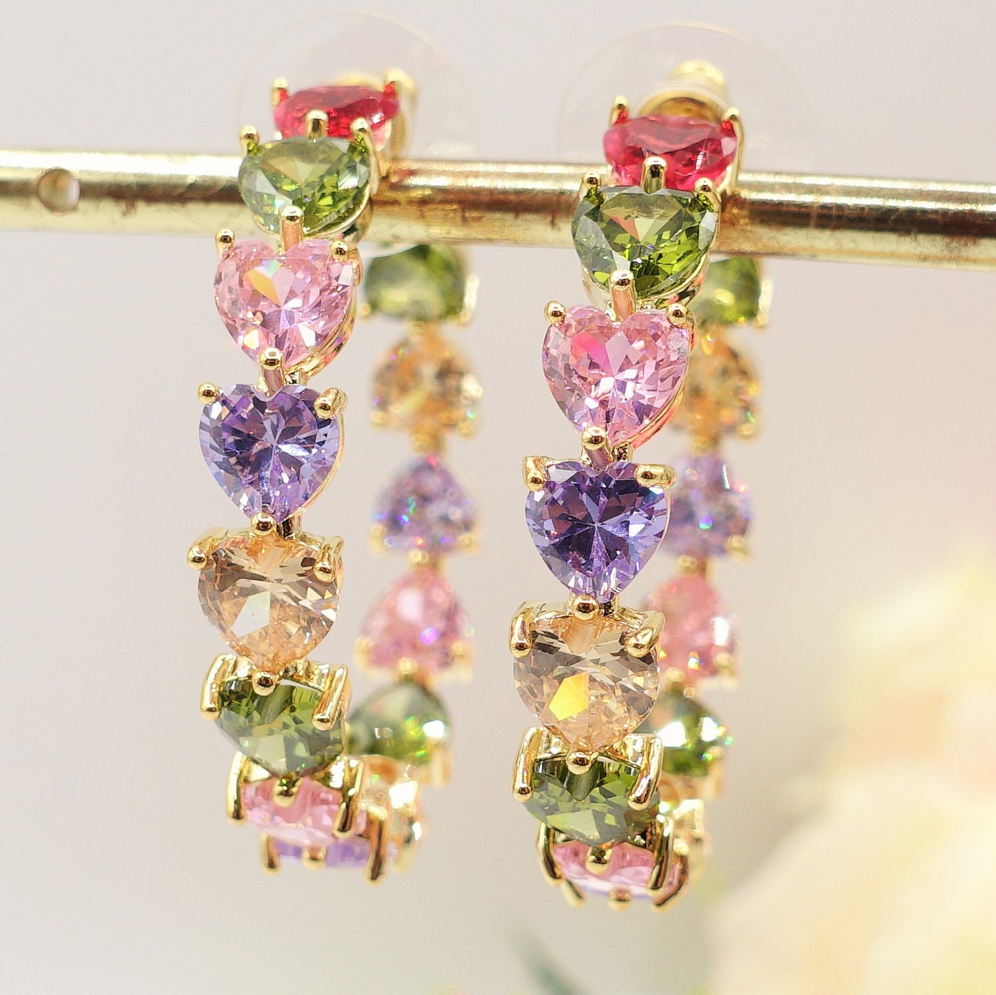 CHERIE RAINBOW - Big hoops xl- orecchini a cerchio con cubic zirconia a forma di cuore