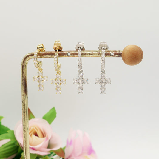 SYLVIE CROSS HOOPS ~ Orecchini mini cerchio zirconato con croce in cubic zirconia