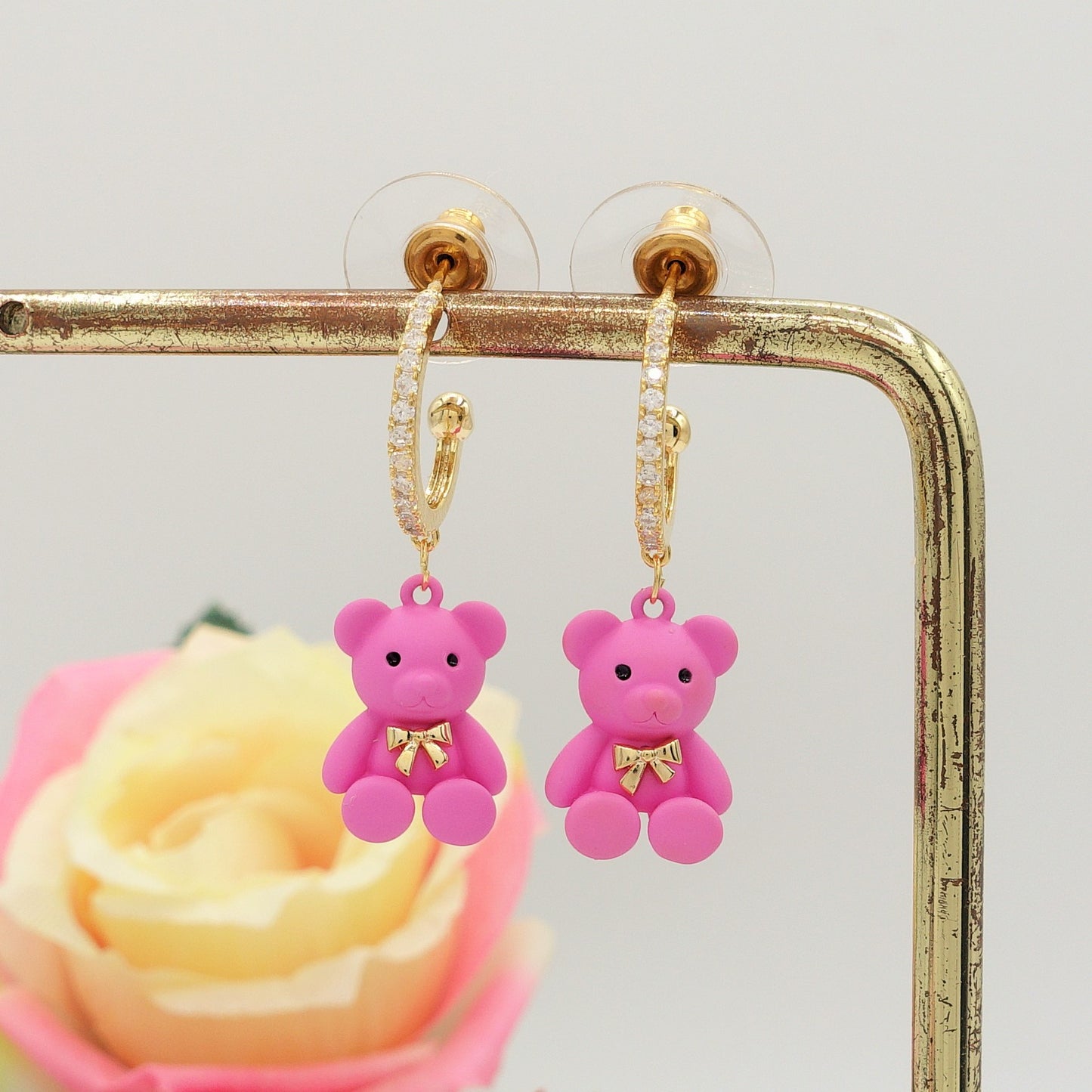 TEDDY CRYSTAL ~ Orecchini a cerchio con orsetto e Cubic Zirconia