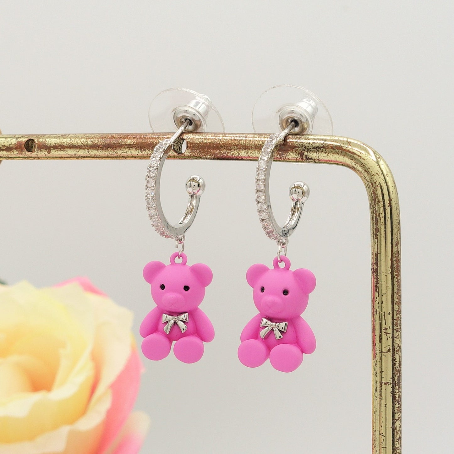 TEDDY CRYSTAL ~ Orecchini a cerchio con orsetto e Cubic Zirconia