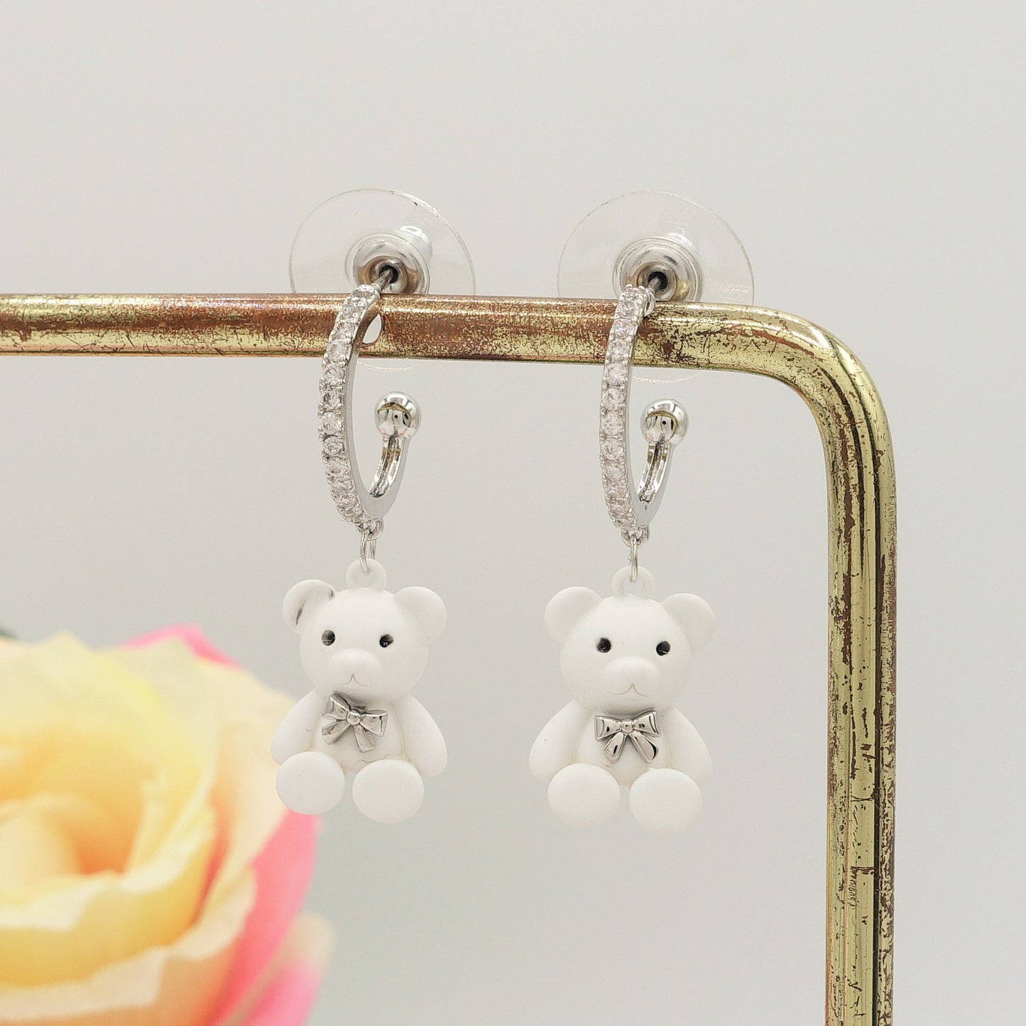 TEDDY CRYSTAL ~ Orecchini a cerchio con orsetto e Cubic Zirconia
