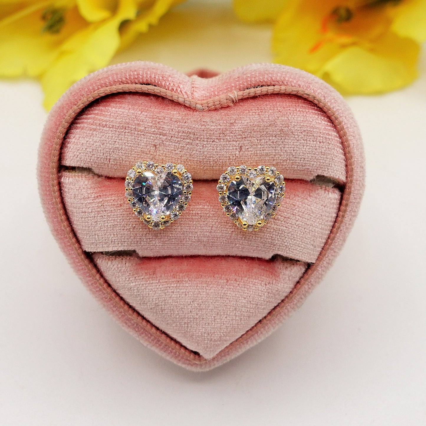 DIANA ~Orecchini a bottone con cubic zirconia a forma di cuore