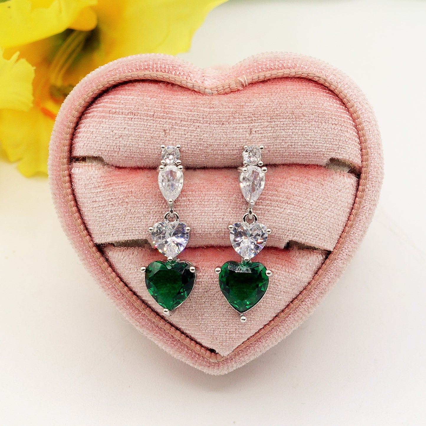 CHERIE - tiny - Orecchini pendenti in cubic zirconia a forma di cuore