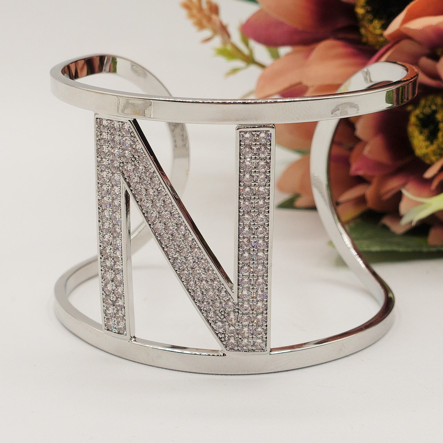 BRACCIALE A MANETTA XL con iniziale in zirconi