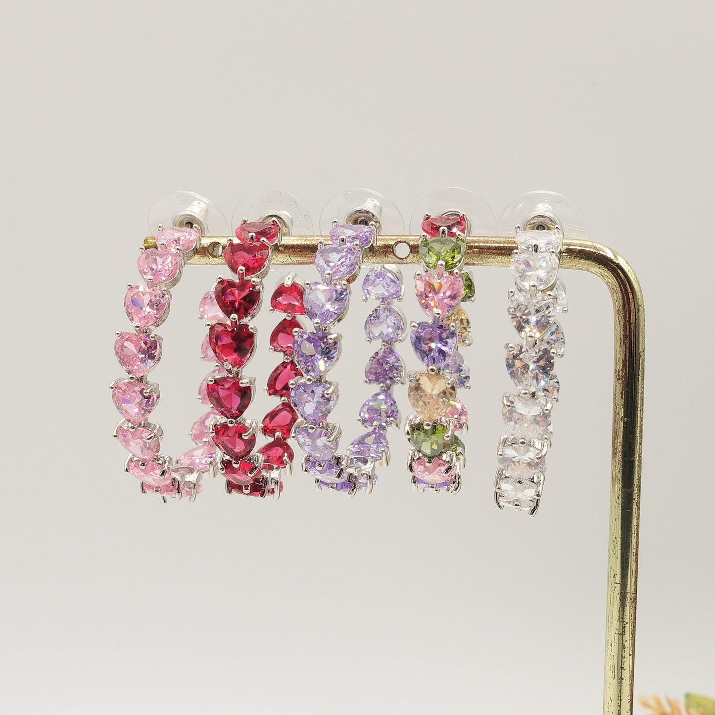 CHERIE RAINBOW - Big hoops xl- orecchini a cerchio con cubic zirconia a forma di cuore