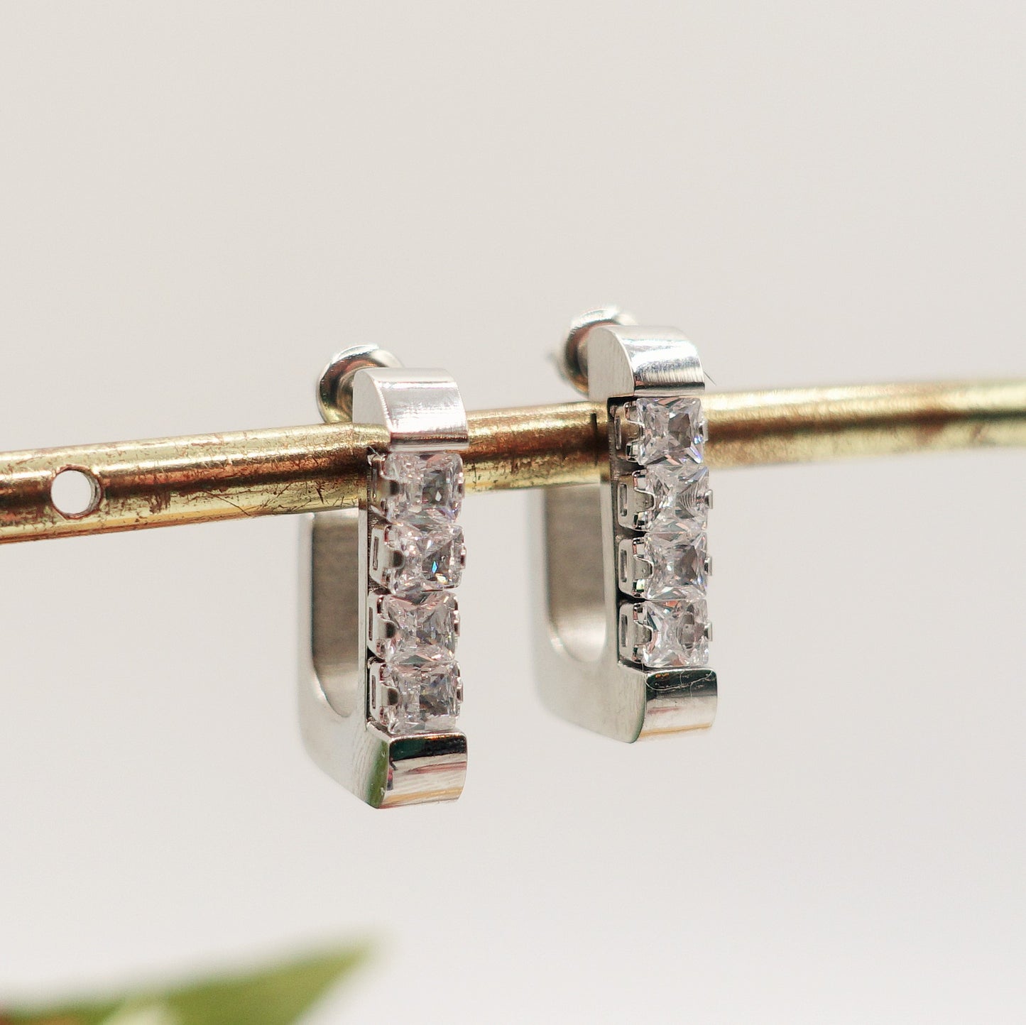 GILLIAN - ACCIAIO INOSSIDABILE ~ Orecchini squadrati con cubic zirconia