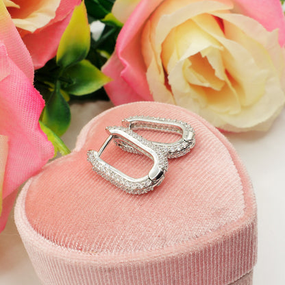 VALERIE ~ Orecchini huggies rettangolari in Cubic Zirconia