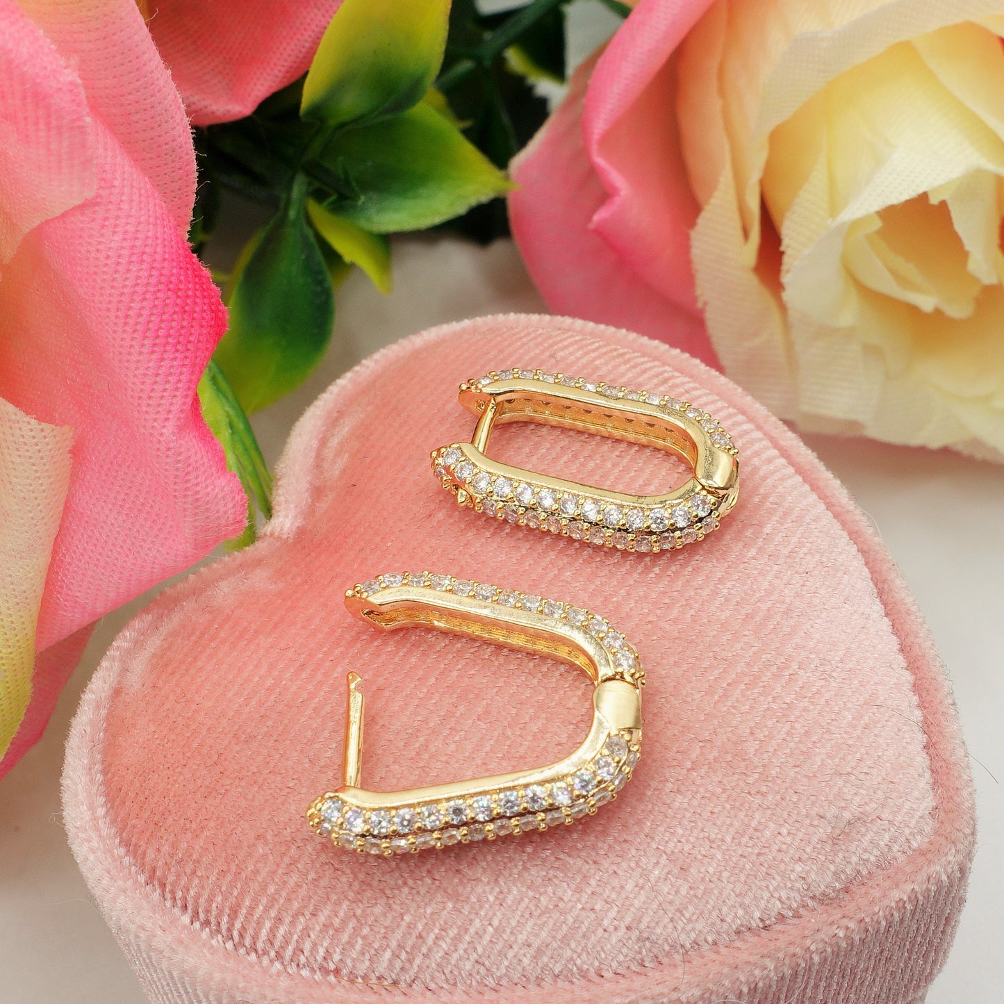 VALERIE ~ Orecchini huggies rettangolari in Cubic Zirconia