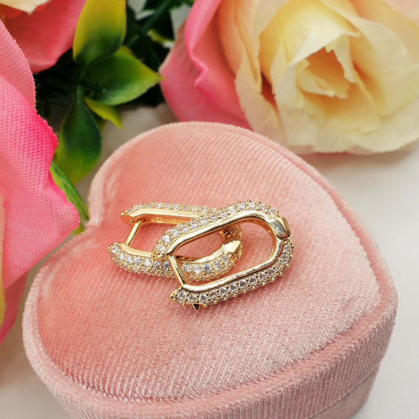 VALERIE ~ Orecchini huggies rettangolari in Cubic Zirconia