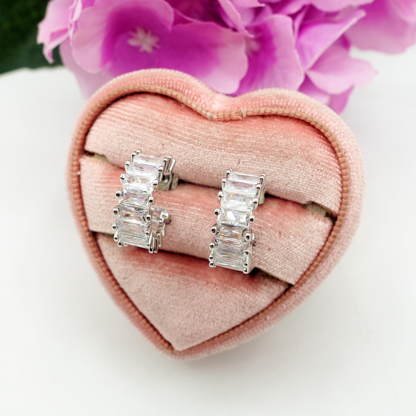 JULIANNE MINI - hoops 1.5 cm -orecchini a cerchio con zirconi a baguette