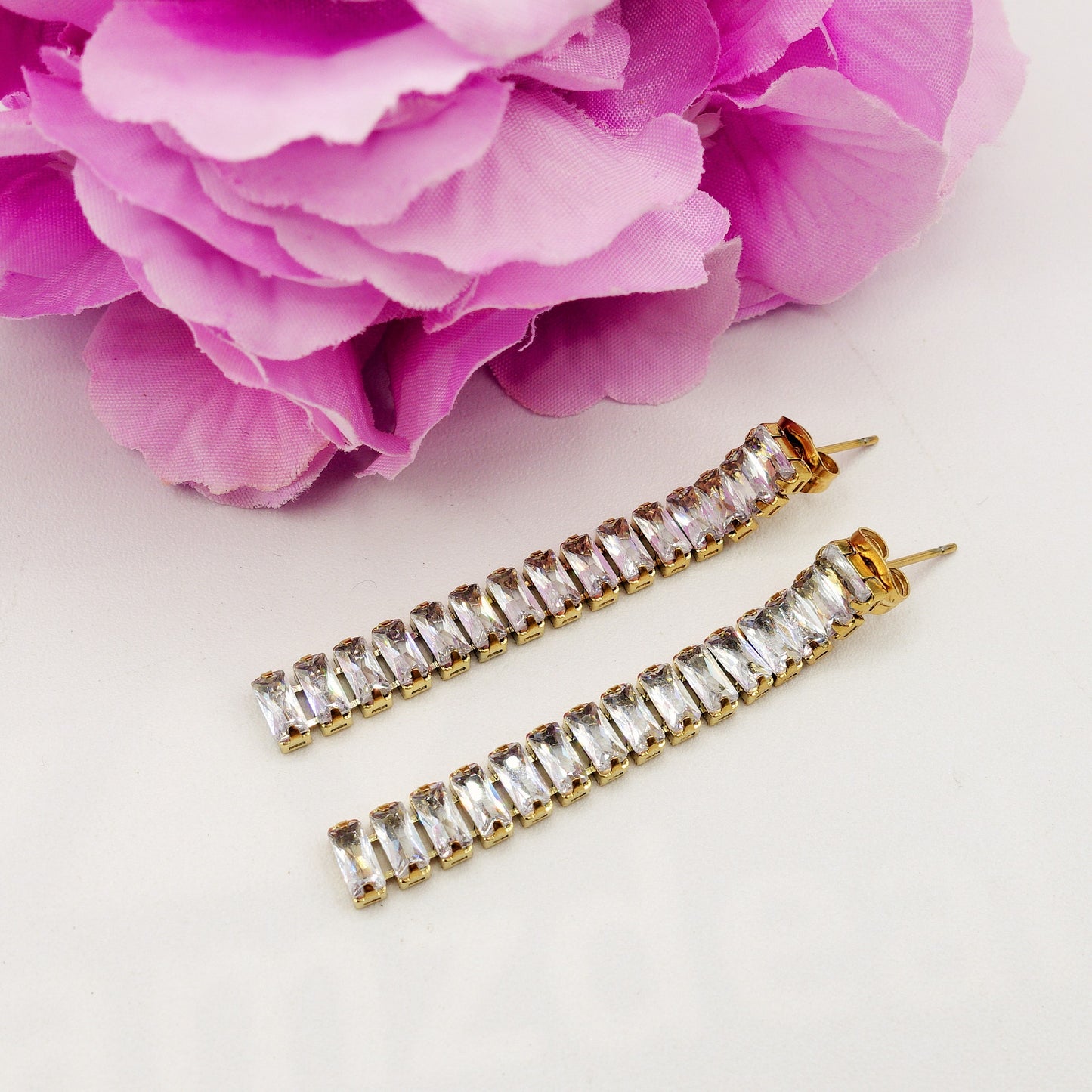 JULIANNE - ACCIAIO INOSSIDABILE ~ Orecchini pendenti tennis con cubic zirconia taglio baguette