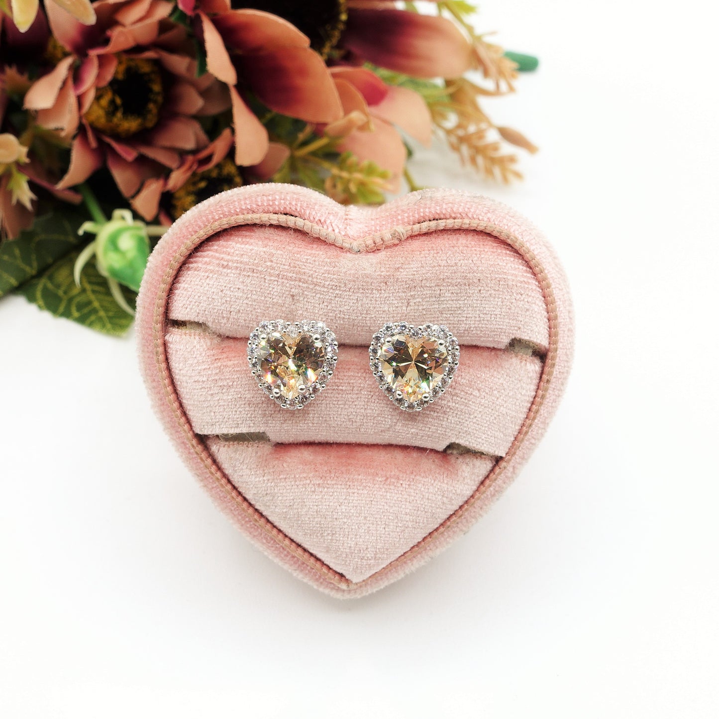 DIANA ~Orecchini a bottone con cubic zirconia a forma di cuore