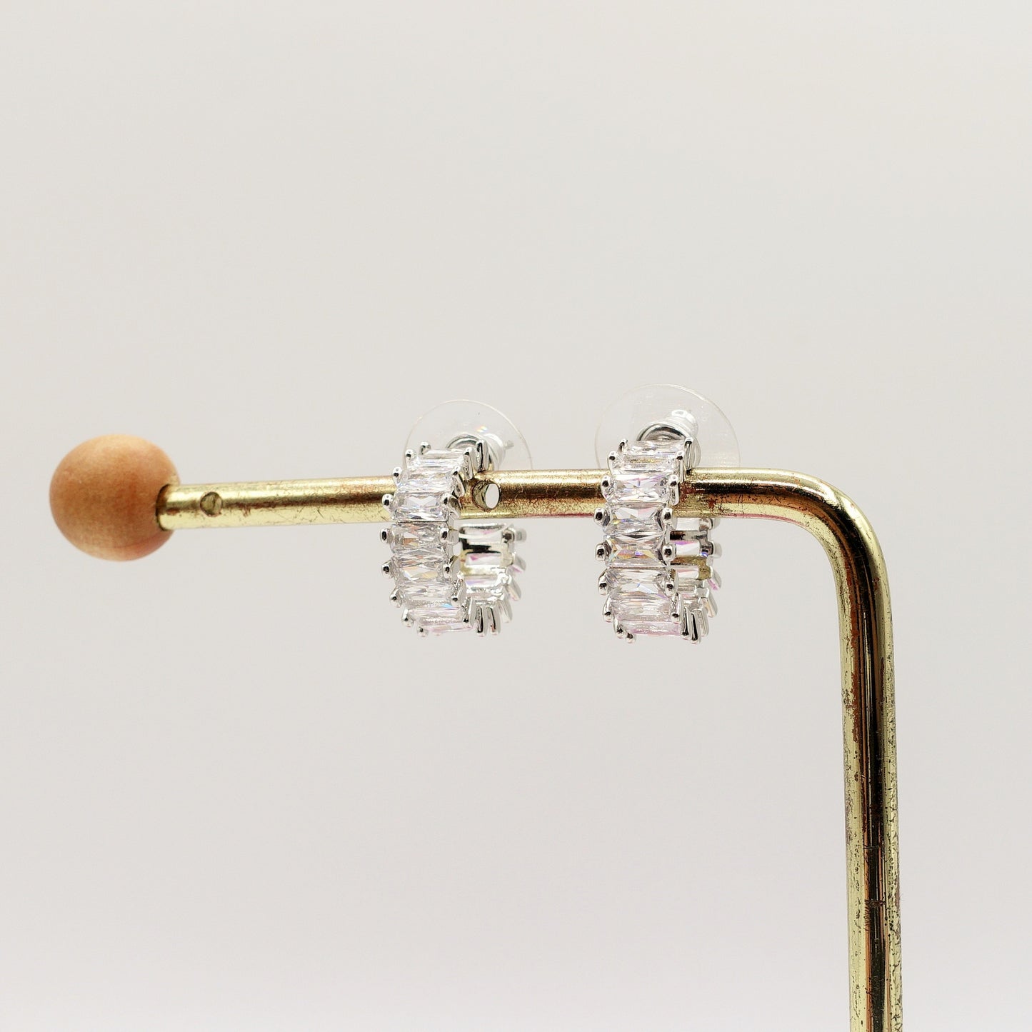 JULIANNE MINI - hoops 1.5 cm -orecchini a cerchio con zirconi a baguette