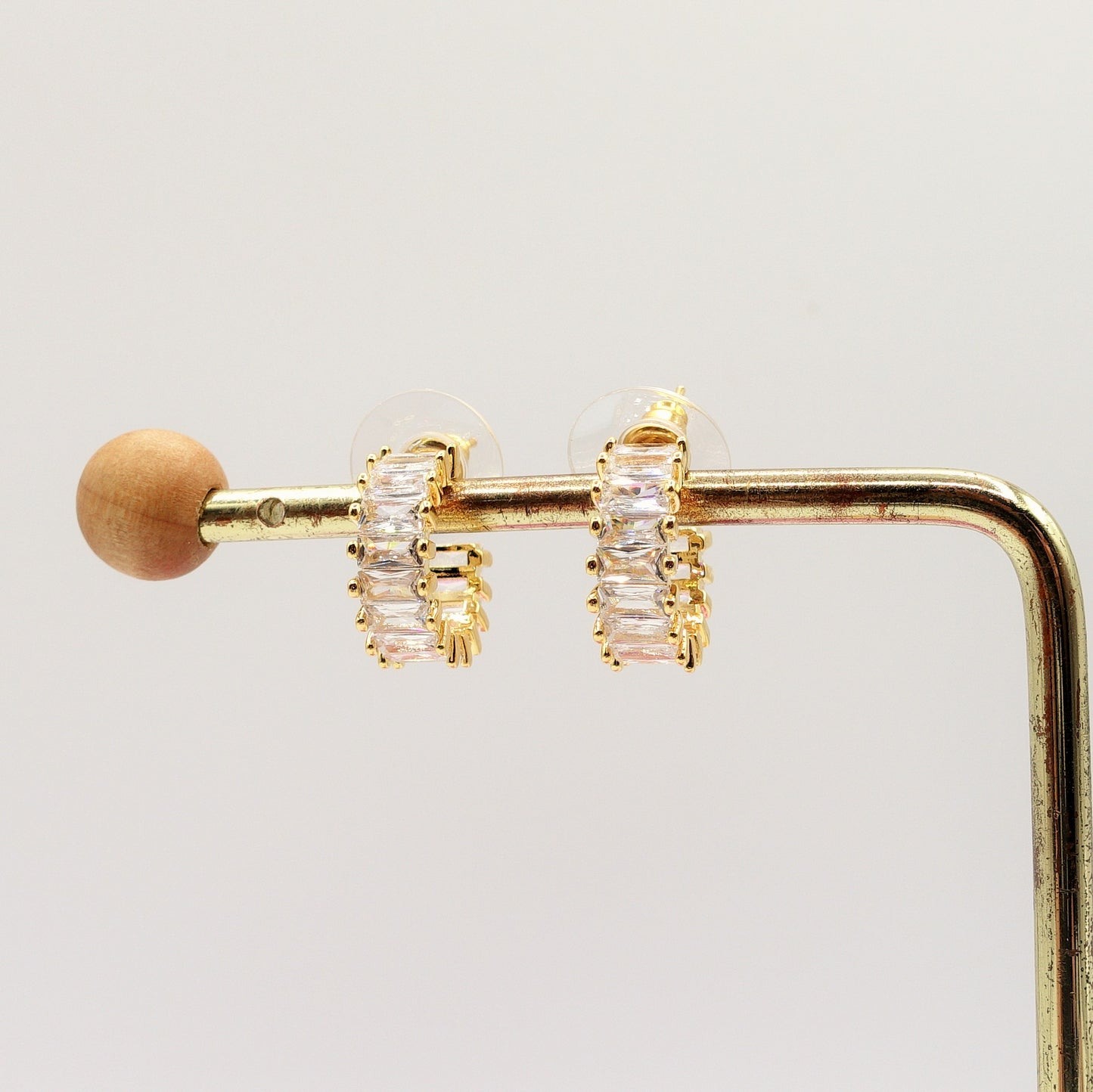 JULIANNE MINI - hoops 1.5 cm -orecchini a cerchio con zirconi a baguette