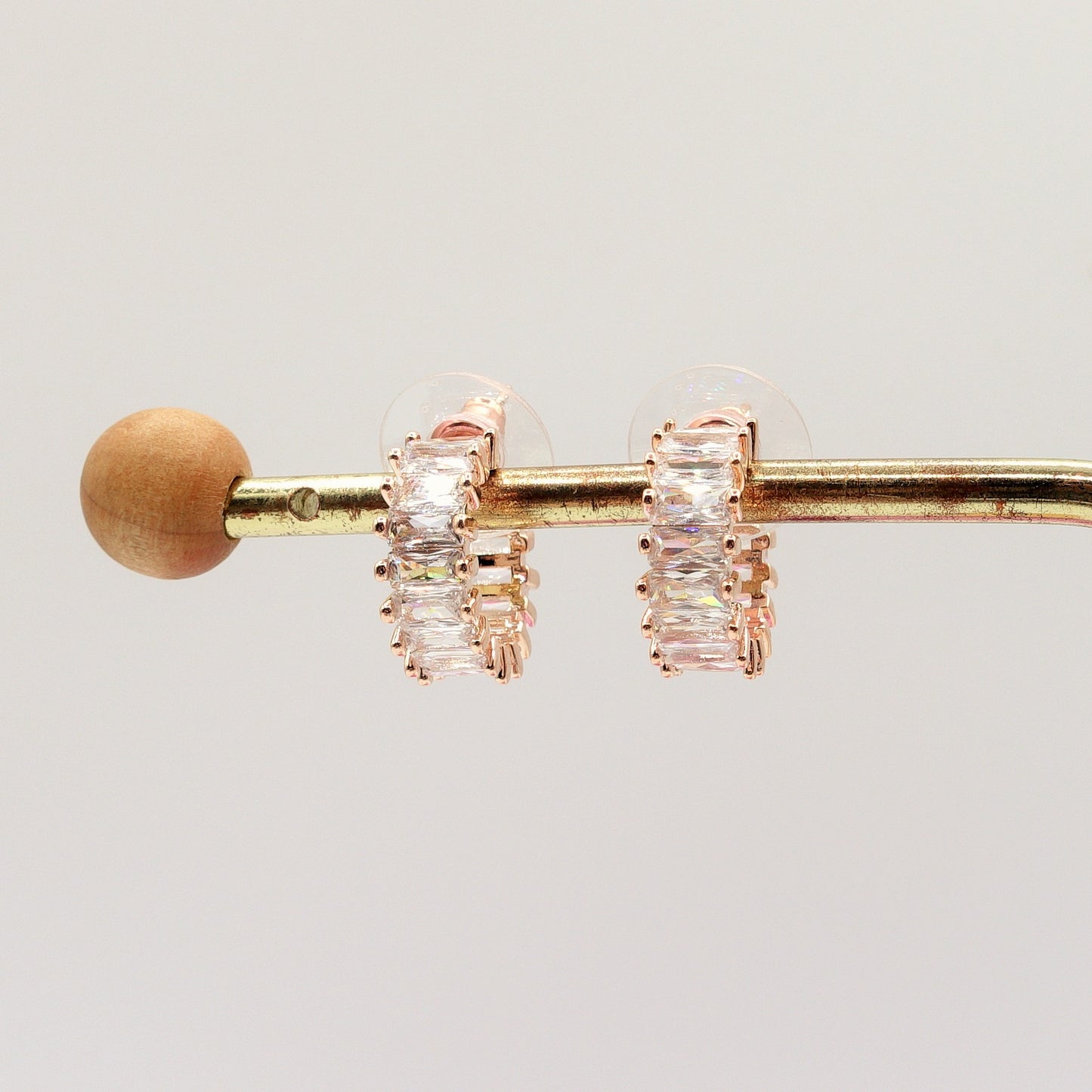 JULIANNE MINI - hoops 1.5 cm -orecchini a cerchio con zirconi a baguette