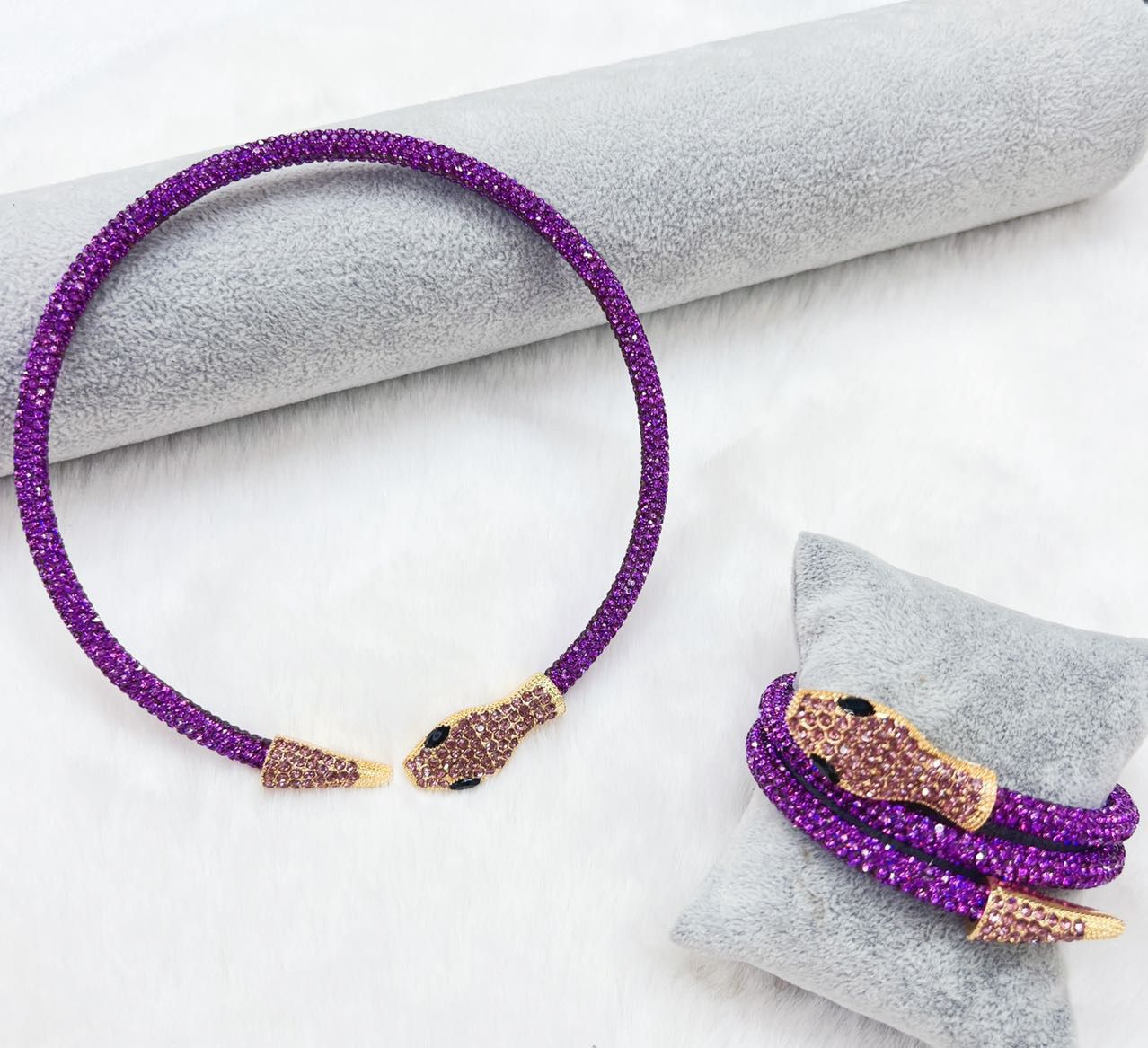 KAA CHOKER ~ Girocollo snodato a serpente con cubic zirconia