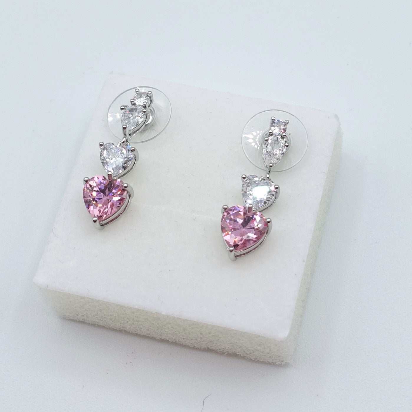 CHERIE - tiny - Orecchini pendenti in cubic zirconia a forma di cuore