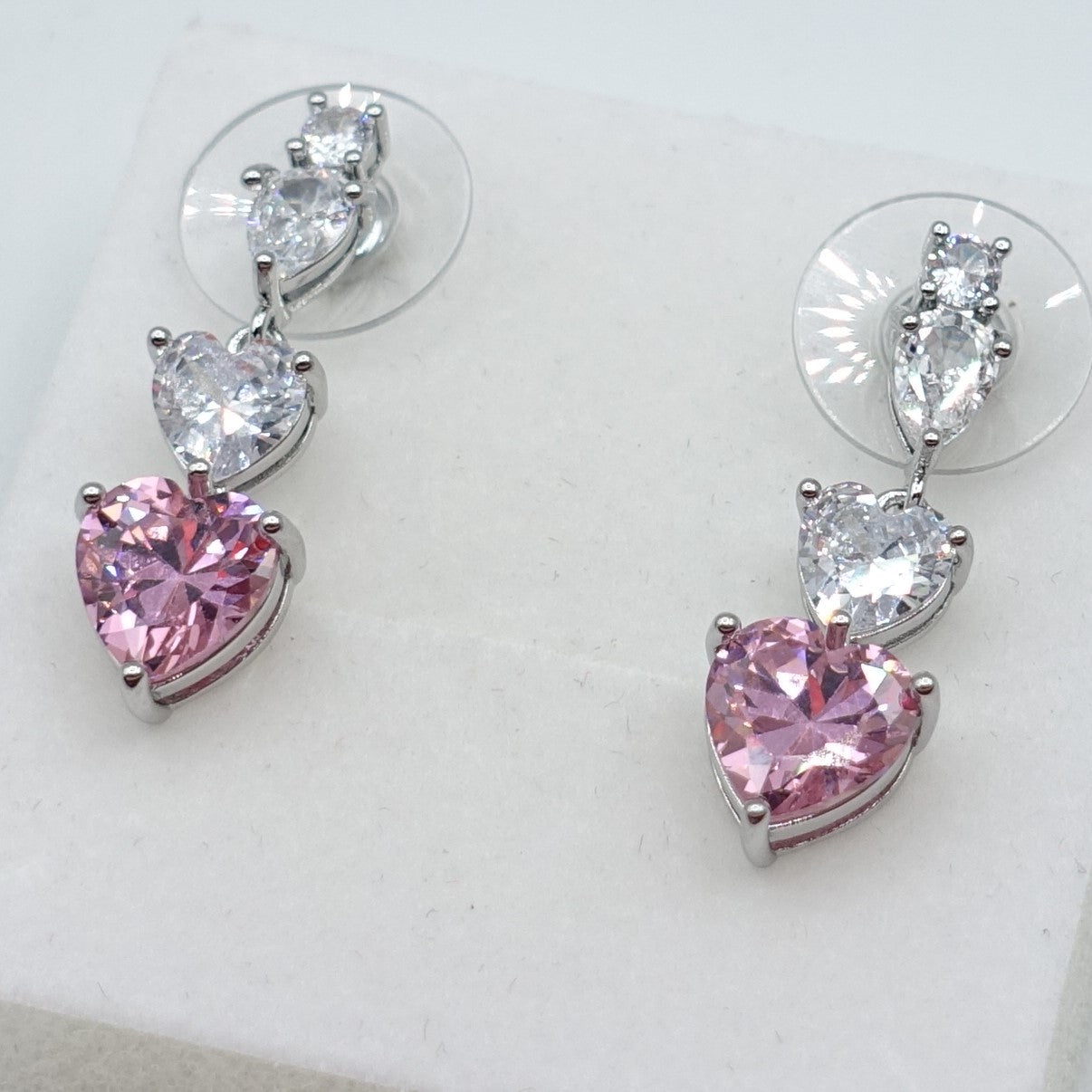 CHERIE - tiny - Orecchini pendenti in cubic zirconia a forma di cuore