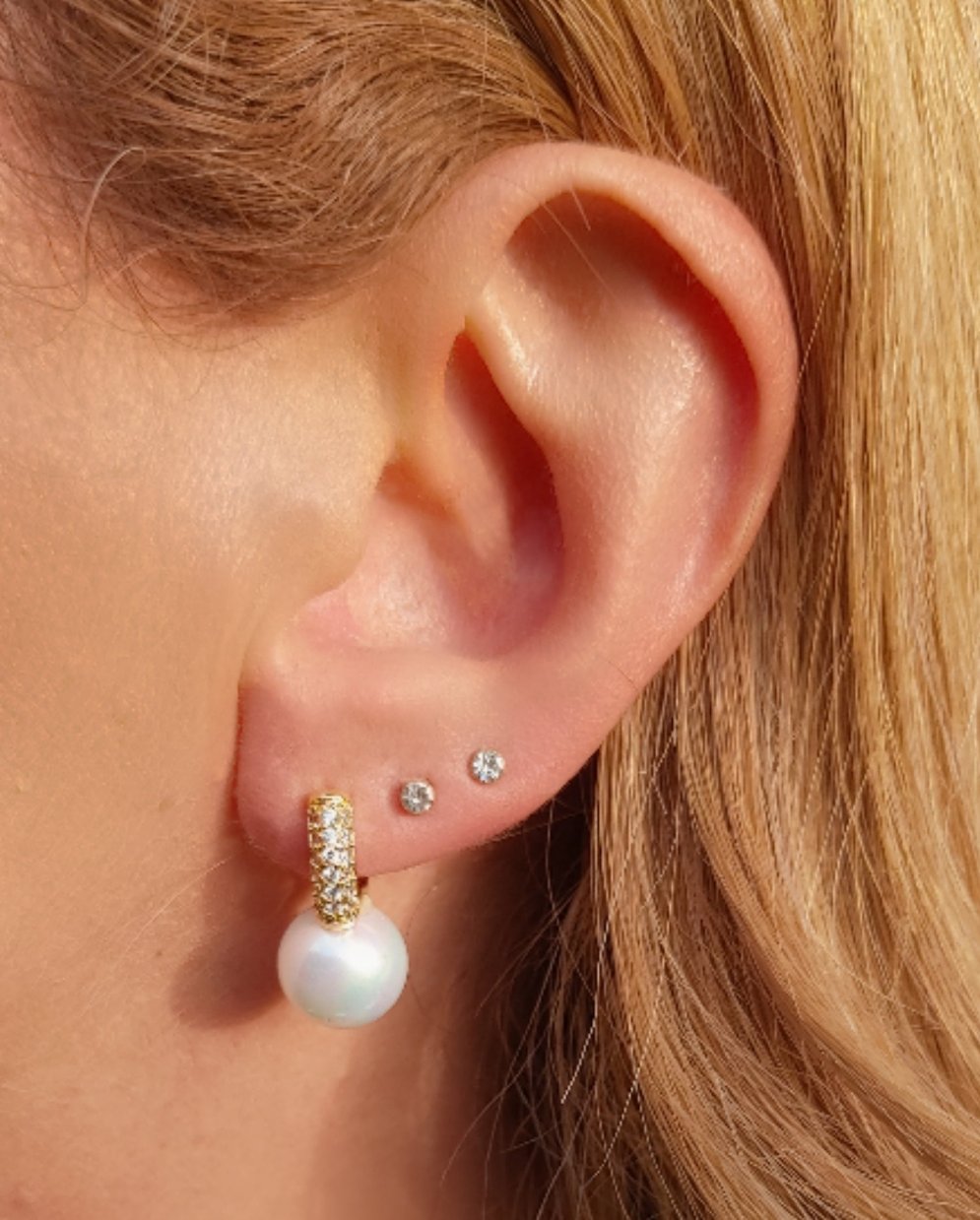 CELIA ~ orecchini mini cerchi BOMBè con cubic zirconia  e perla