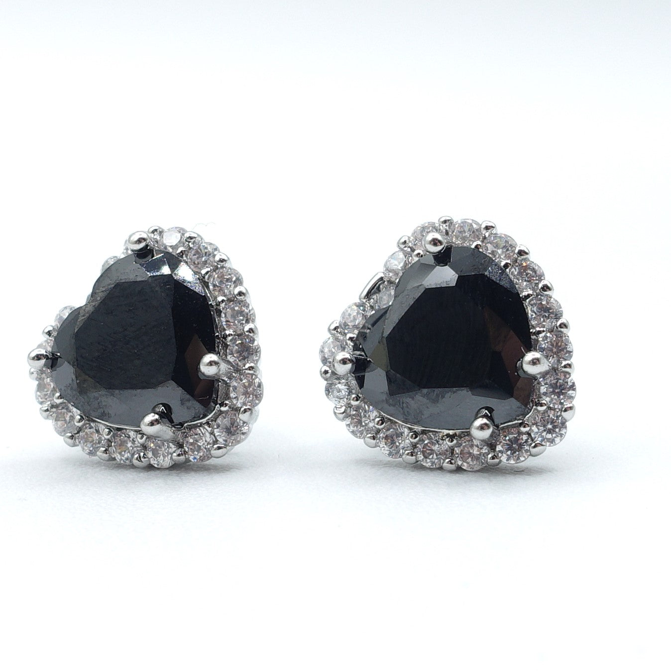 DIANA ~Orecchini a bottone con cubic zirconia a forma di cuore