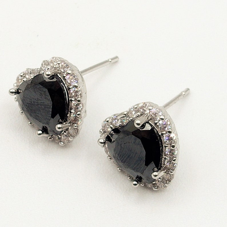 DIANA ~Orecchini a bottone con cubic zirconia a forma di cuore