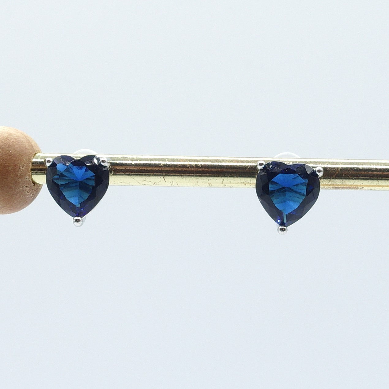 Orecchini punto luce a forma di cuore in zircone-Acciaio inossidabile-