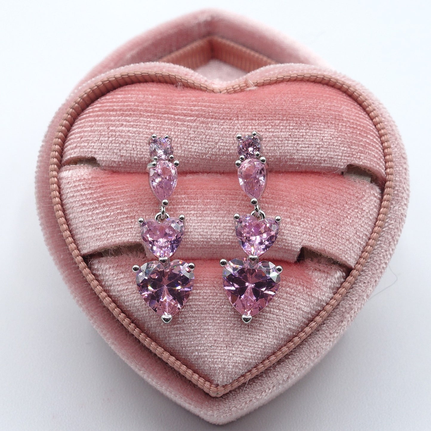 CHERIE - tiny - Orecchini pendenti in cubic zirconia a forma di cuore
