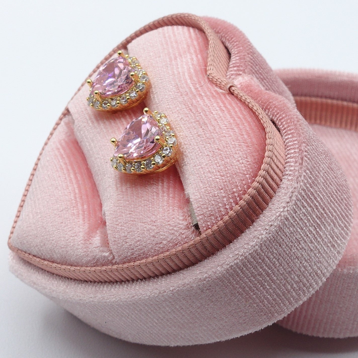 DIANA ~Orecchini a bottone con cubic zirconia a forma di cuore