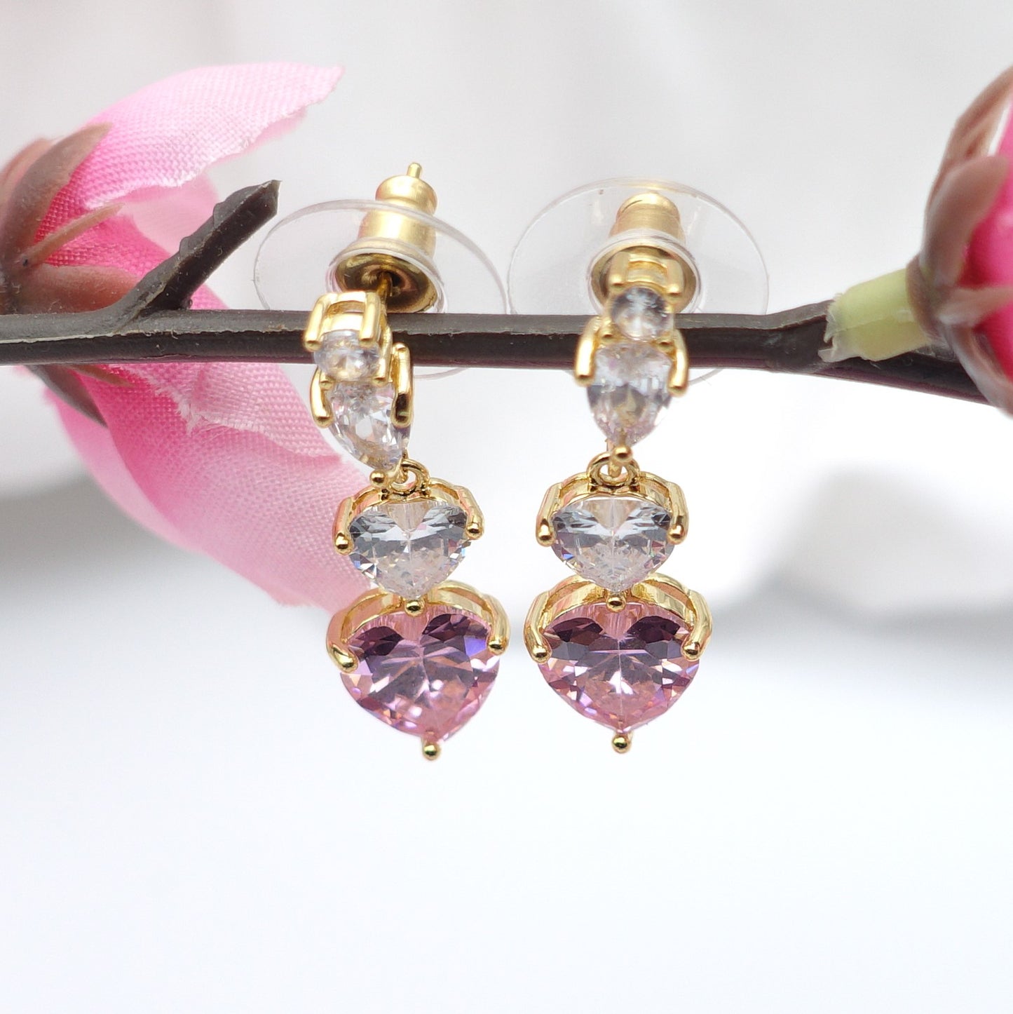 CHERIE - tiny - Orecchini pendenti in cubic zirconia a forma di cuore